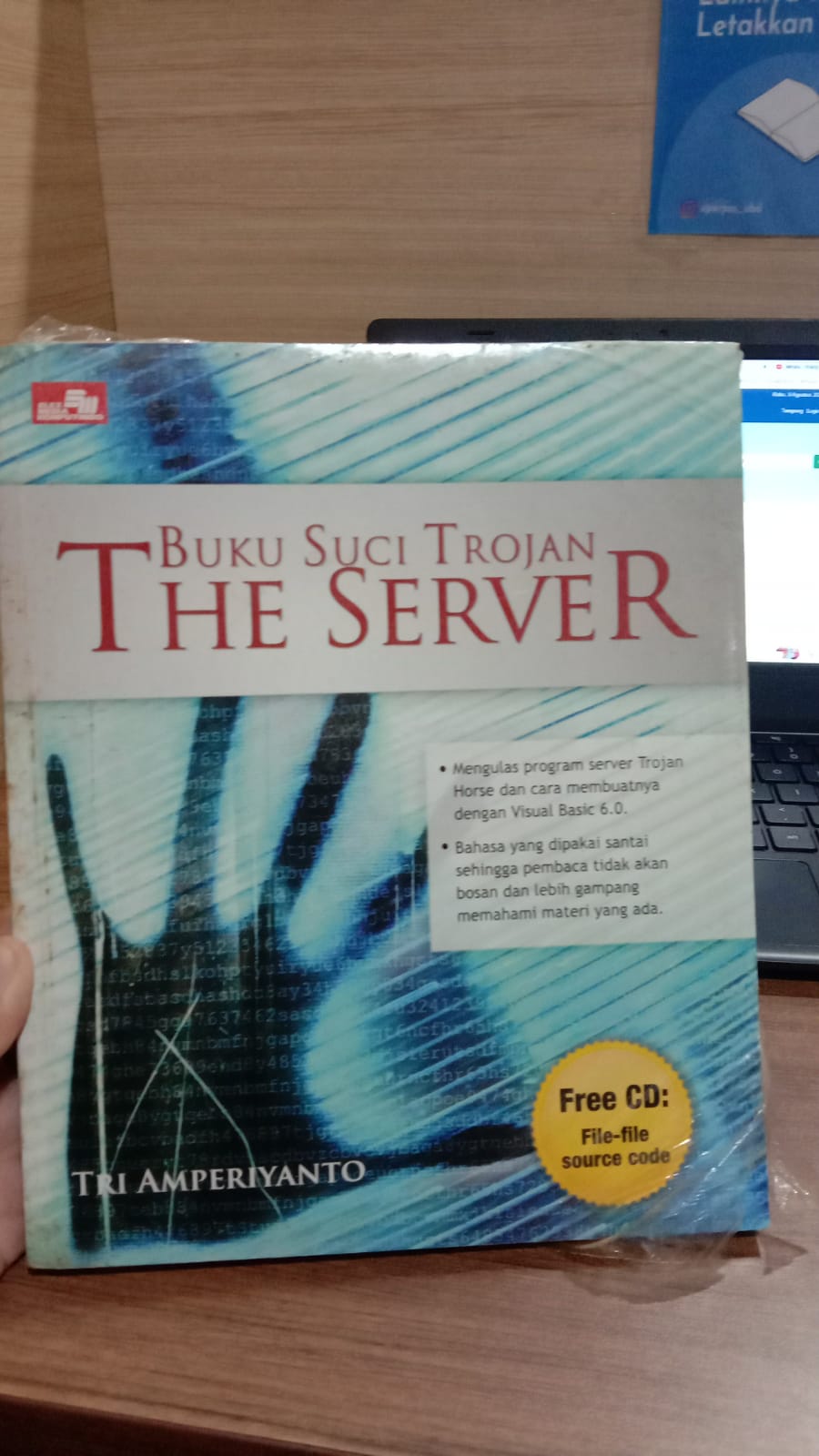 Cover BUKU SUCI TROJAN :  The Server / Tri Amperiyanto