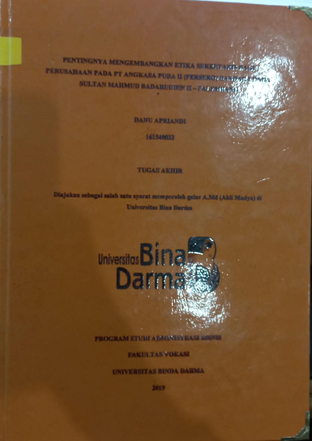 Cover PENTINGNYA MENGEMBANGKAN ETIKA SEKRETARIS BAGI PERUSAHAAN PADA PT ANGKASA PURA II (PERSERO) BANDAR UDARA SULTAN MAHMUD BADARUDDIN II - PALEMBANG / DANU APRIADI