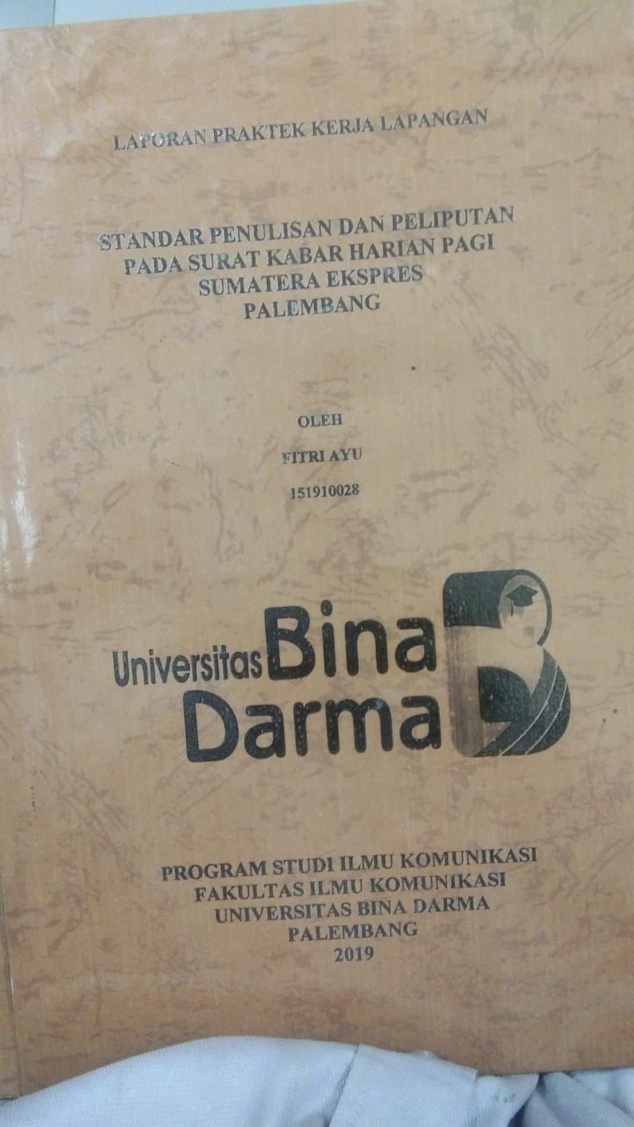 Cover STANDAR PENULISAN DAN PELIPUTAN PADA SURAT KABAR HARIAN PAGI SUMATERA / FITRI AYU