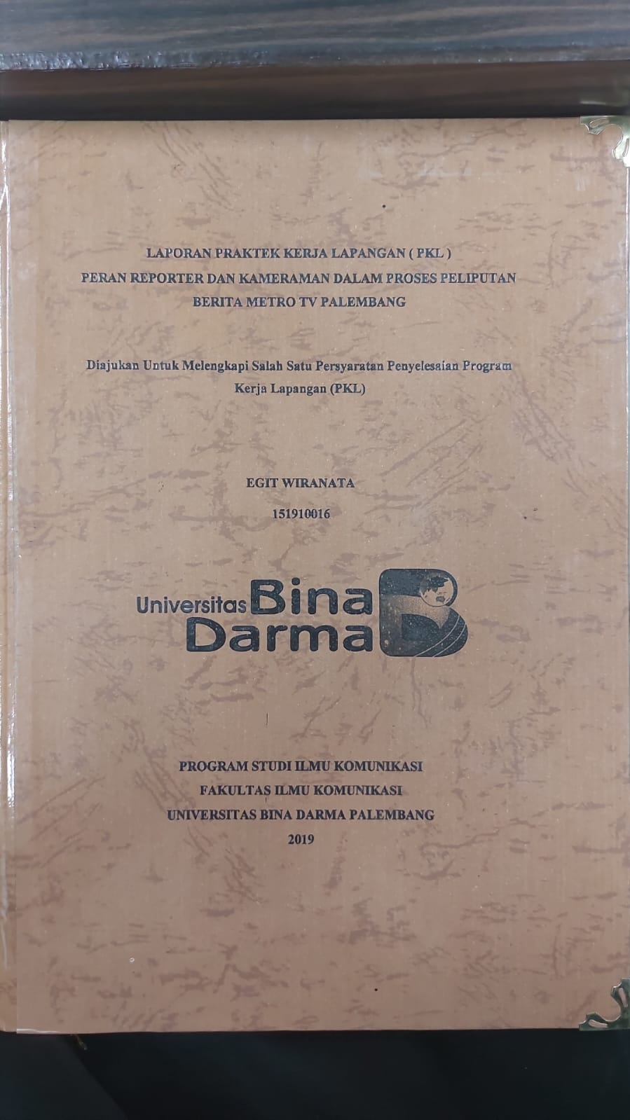 Cover PERAN REPORTER DAN KAMERAMEN DALAM PROSES PELIPUTAN BERITA METRO TV PALEMBANG / EGIT WIRANATA