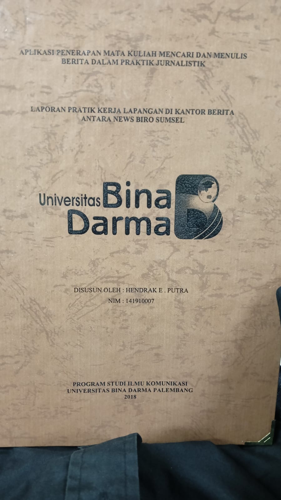 Cover APLIKASI PENERAPAN MATA KULIAH MENCARI DAN MENULIS BERITA DALAM PRAKTIK JURNALISTIK / HENDRAK E. PUTRA