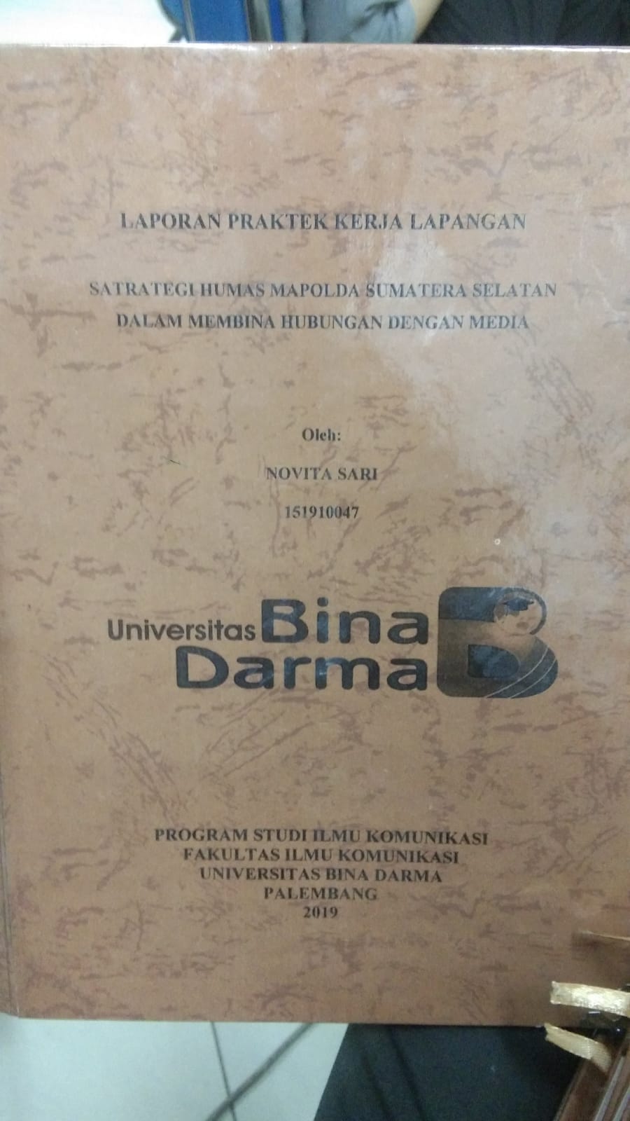 Cover STRATEGI HUMAS MAPOLDA SUMATERA SELATAN DALAM MEMBINA HUBUNGAN DENGAN MEDIA / NOVITA SARI
