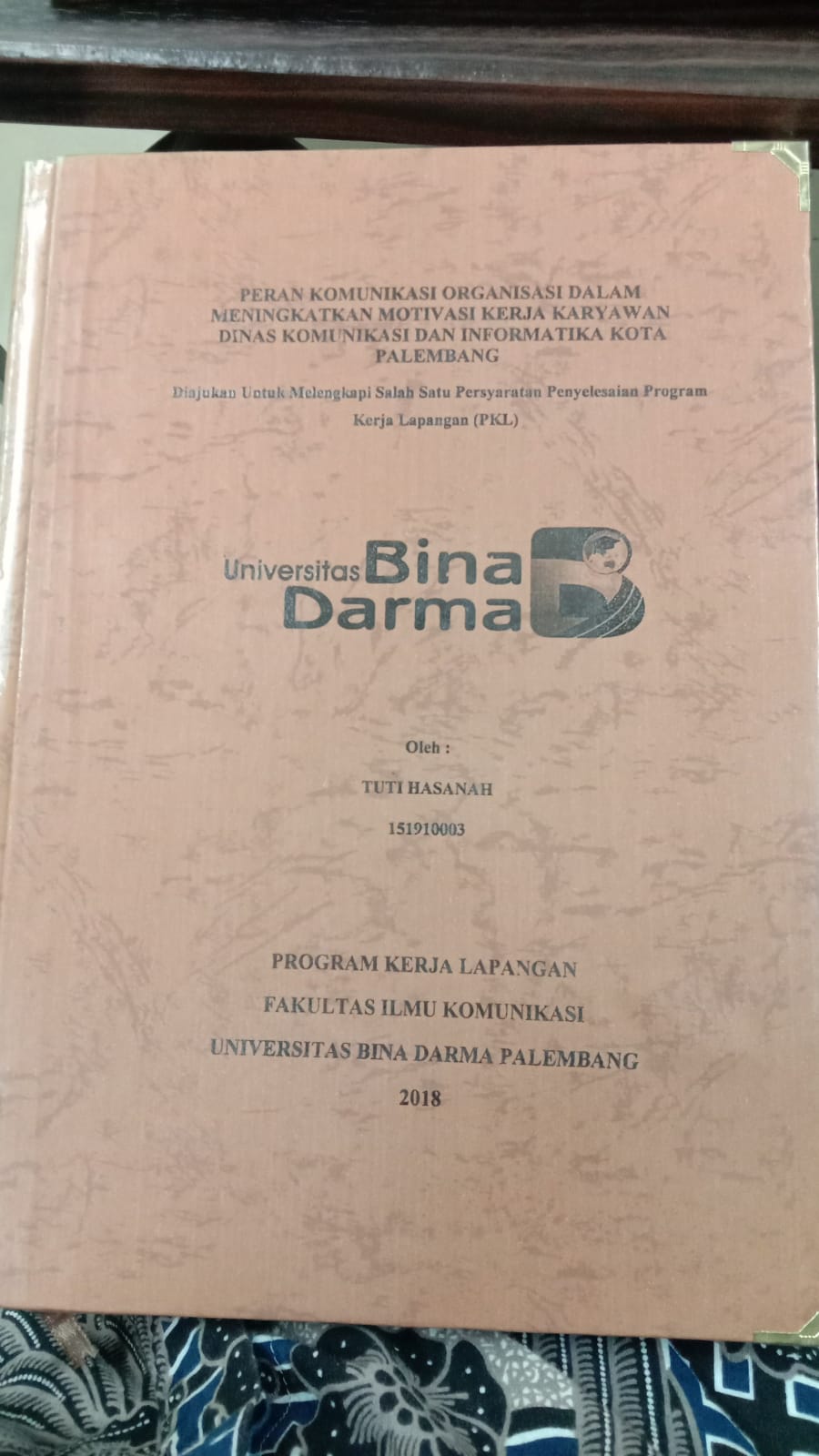 Cover PERAN KOMUNIKASI ORGANISASI DALAM MENINGKATKAN MOTIVASI KERJA KARYAWAN DINAS KOMUNIKASI DAN INFORMATIKA KOTA PALEMBANG / TUTI HASANAH