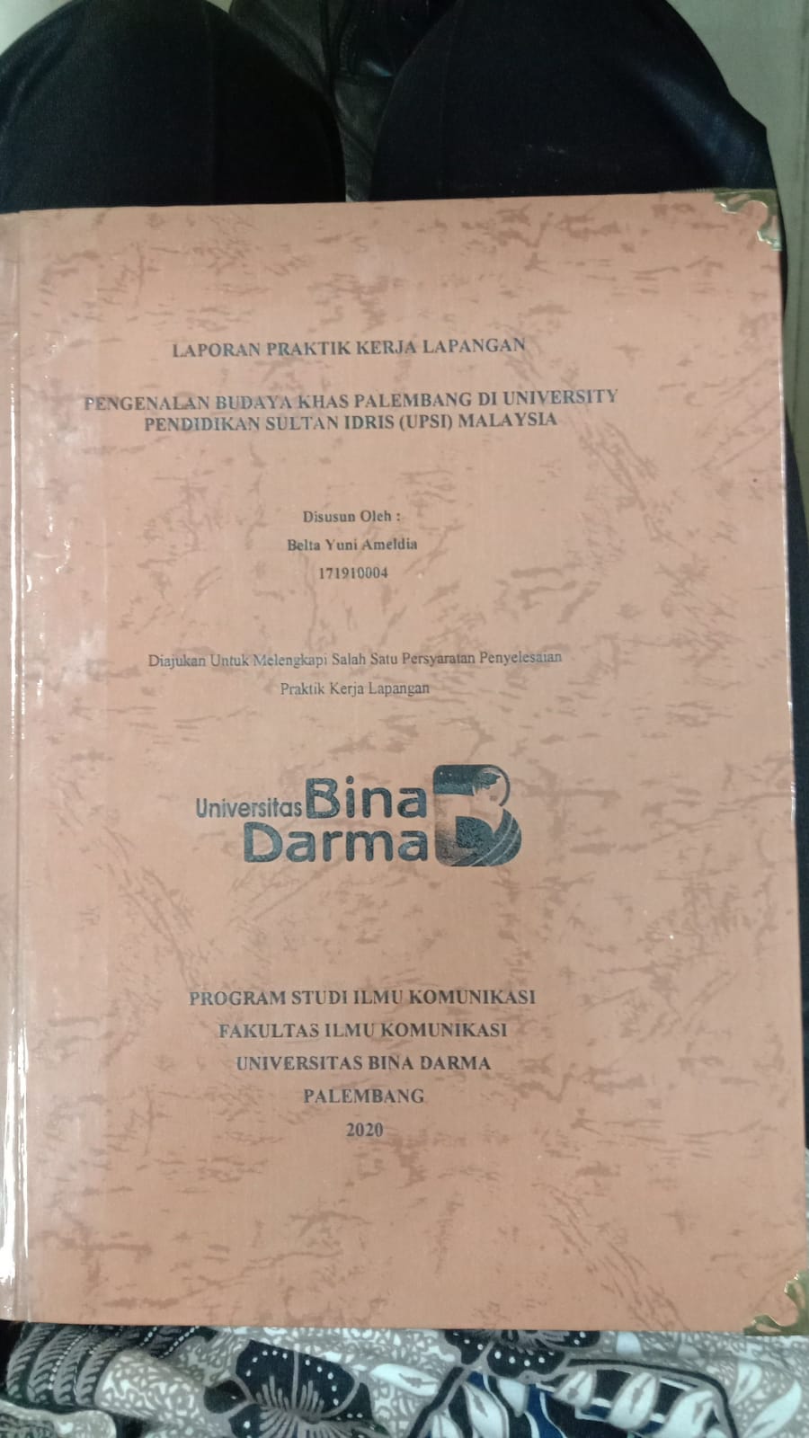 Cover PENGENALAN BUDAYA KHAS PALEMBANG DI UNIVERSITY PENDIDIKAN SULTAN IDRIS (UPSI) MALAYSIA / BELTA YUNI AMELDIA