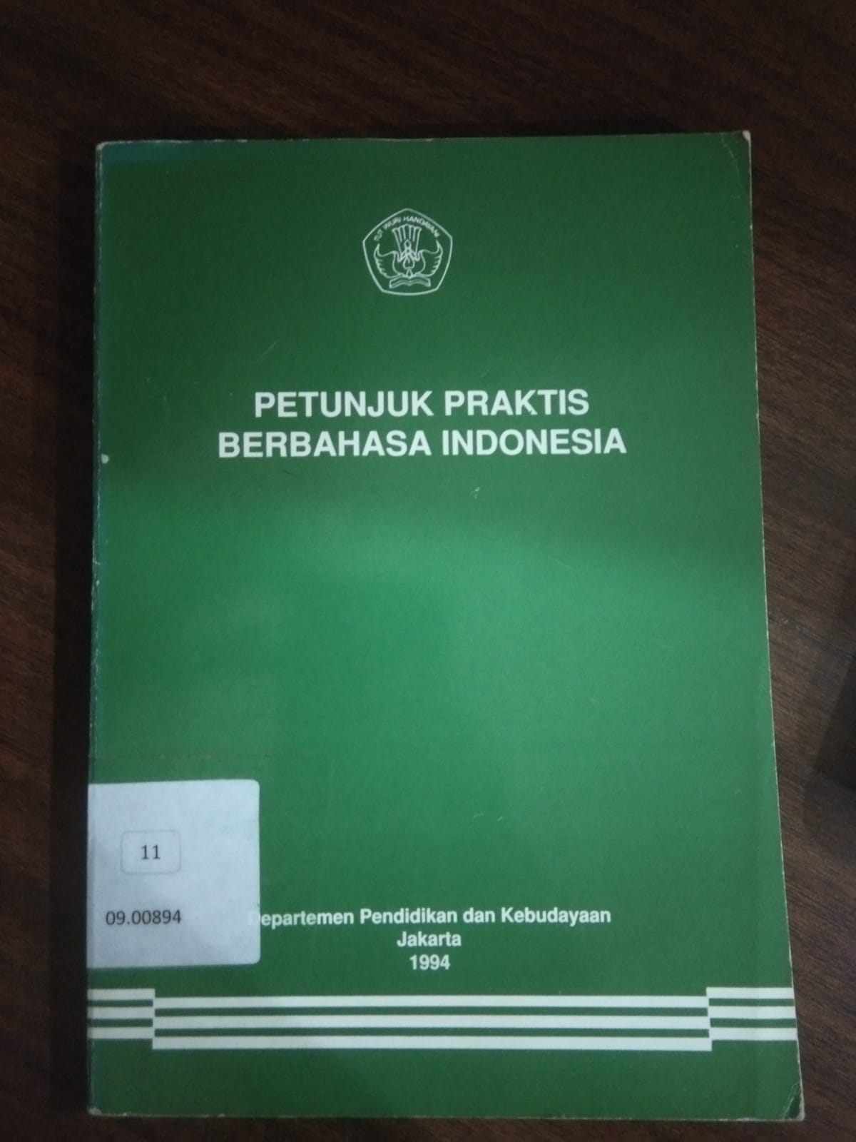 Cover PETUNJUK PRAKTIS BERBAHASA INDONESIA / Anton M. Moeliono