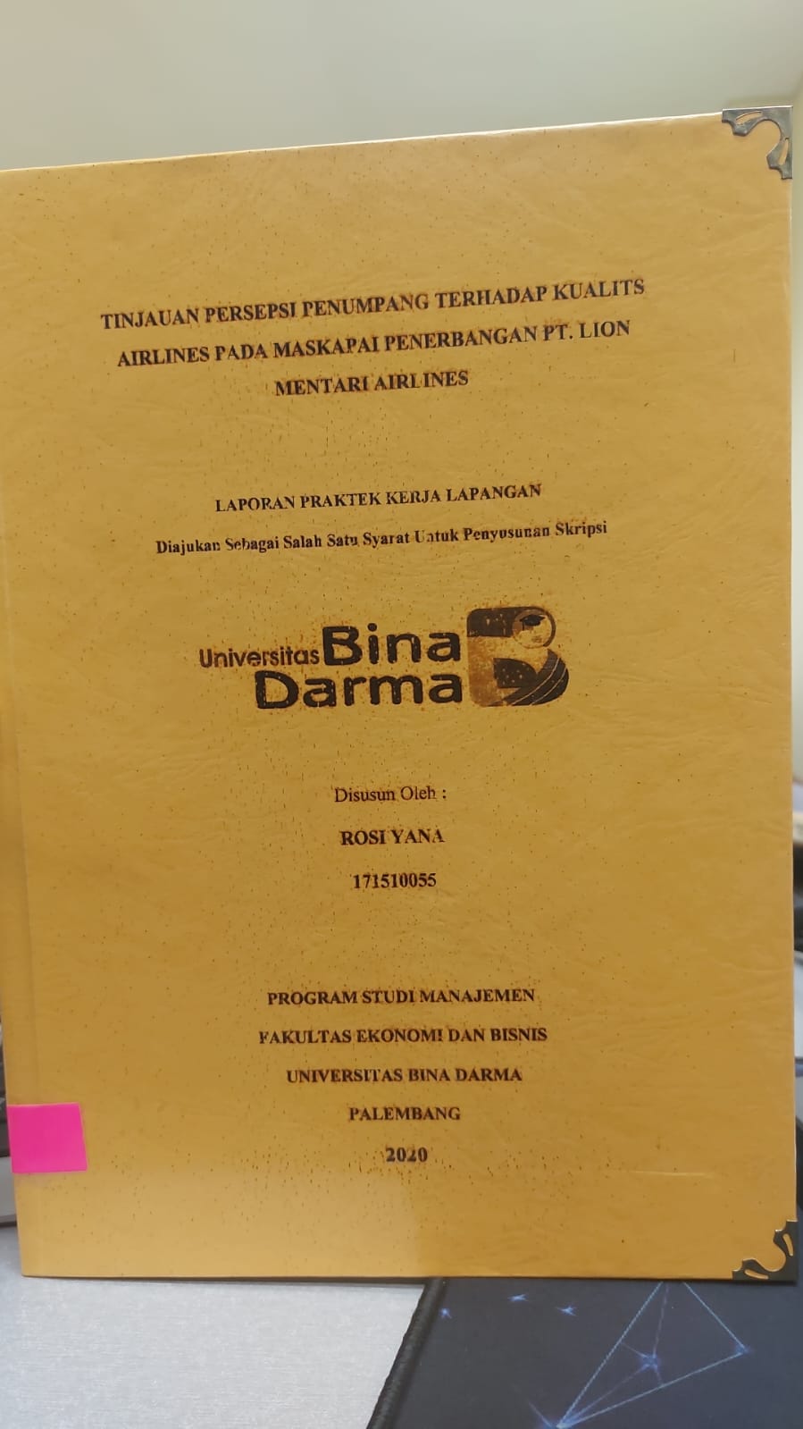 Cover TINJAUAN PERSEPSI PENUMPANG TERHADAP KUALITAS AIRLINES PADA MASKAPAI PENERBANGAN PT.LION MENTARI AIRLINES / ROSI YANA