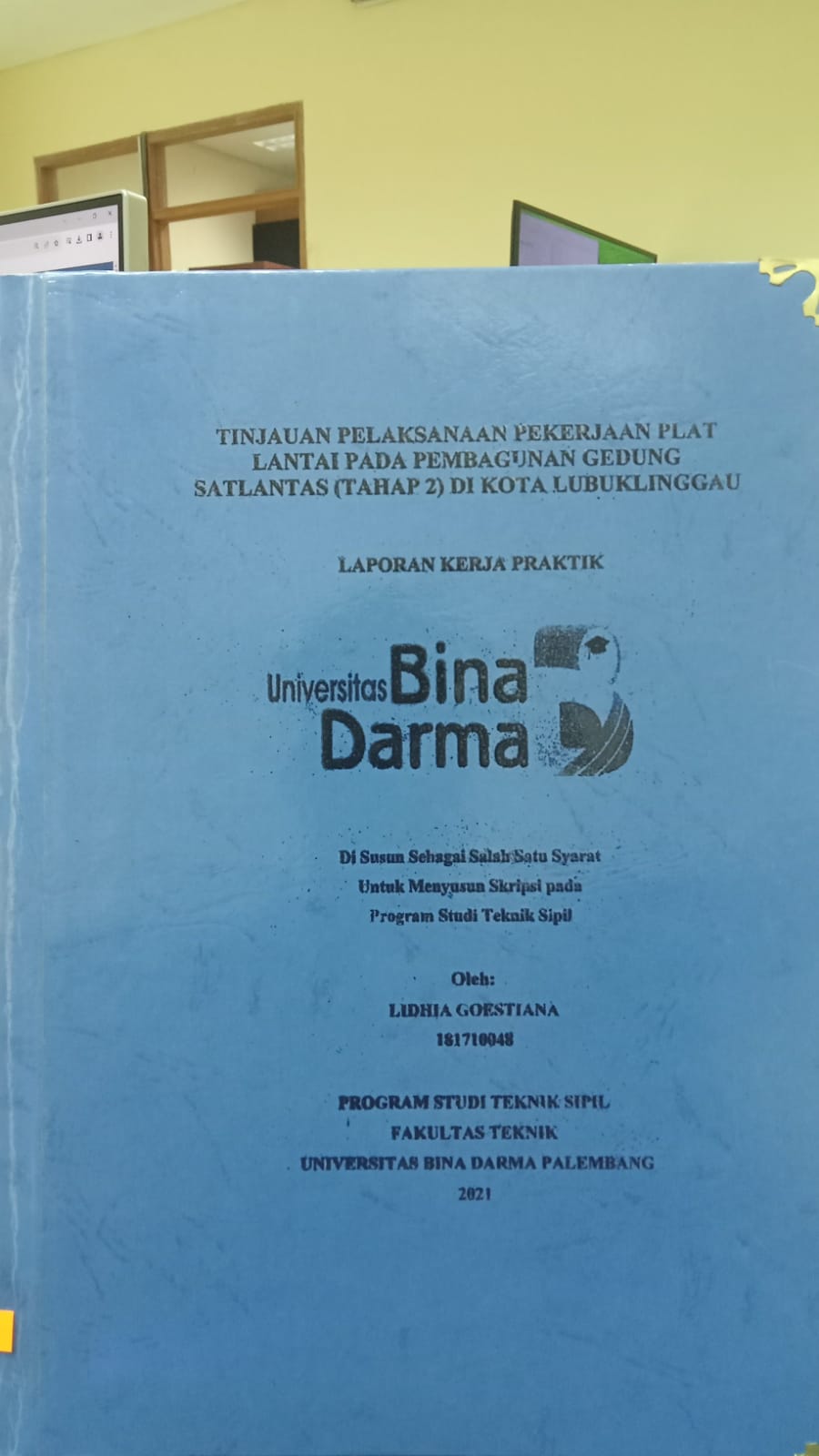 Cover TINJAUAN PELAKSANAAN PEKERJAAN PLAT LANTAI PADA PEMBANGUNAN GEDUNG SATLANTAS (TAHAP2) DI KOTA LUBUKLINGGAU / LIDHIA GOESTIANA
