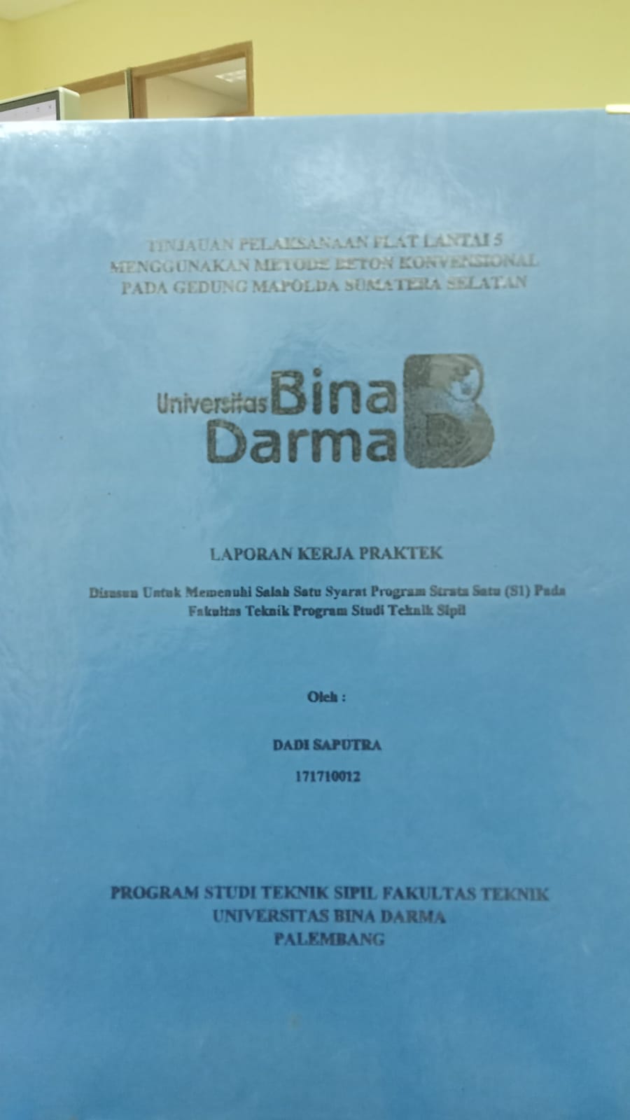 Cover TINJAUAN PELASKSANAAN PLAT LANTAI 5 MENGGUNAKAN METODE BETON KONVESIONAL PADA GEDUNG MAPOLDA SUMATERA SELATAN / DADI SAPUTRA