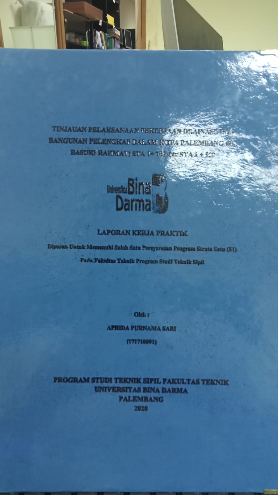 Cover TINJAUAN PELAKSANAAN PEKERJAAAN DRAINASE DAN BANGUNAN PELENGKAP DALAM KOTA PALEMBANG PELENGKAP DALAM KOTA PALEMBANG (JL.BASUKI RAHMAT) STA 1+ 700 DAN STA 1+ 500 / APRIDA PURNAMA SARI