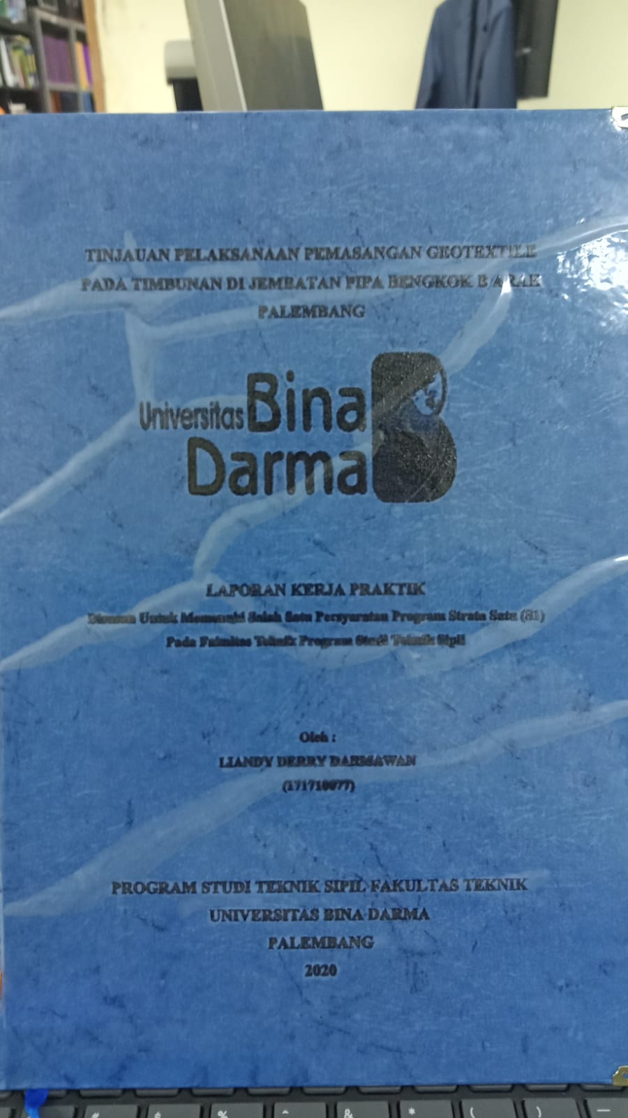 Cover TINJAUAN PELAKSANAAN PEMASANGAN GEOTEXTILE PADA DI JEMBATAN PIPA BENGKOK B ARAH PALEMBANG / LIANDY DERRY DARMAWAN