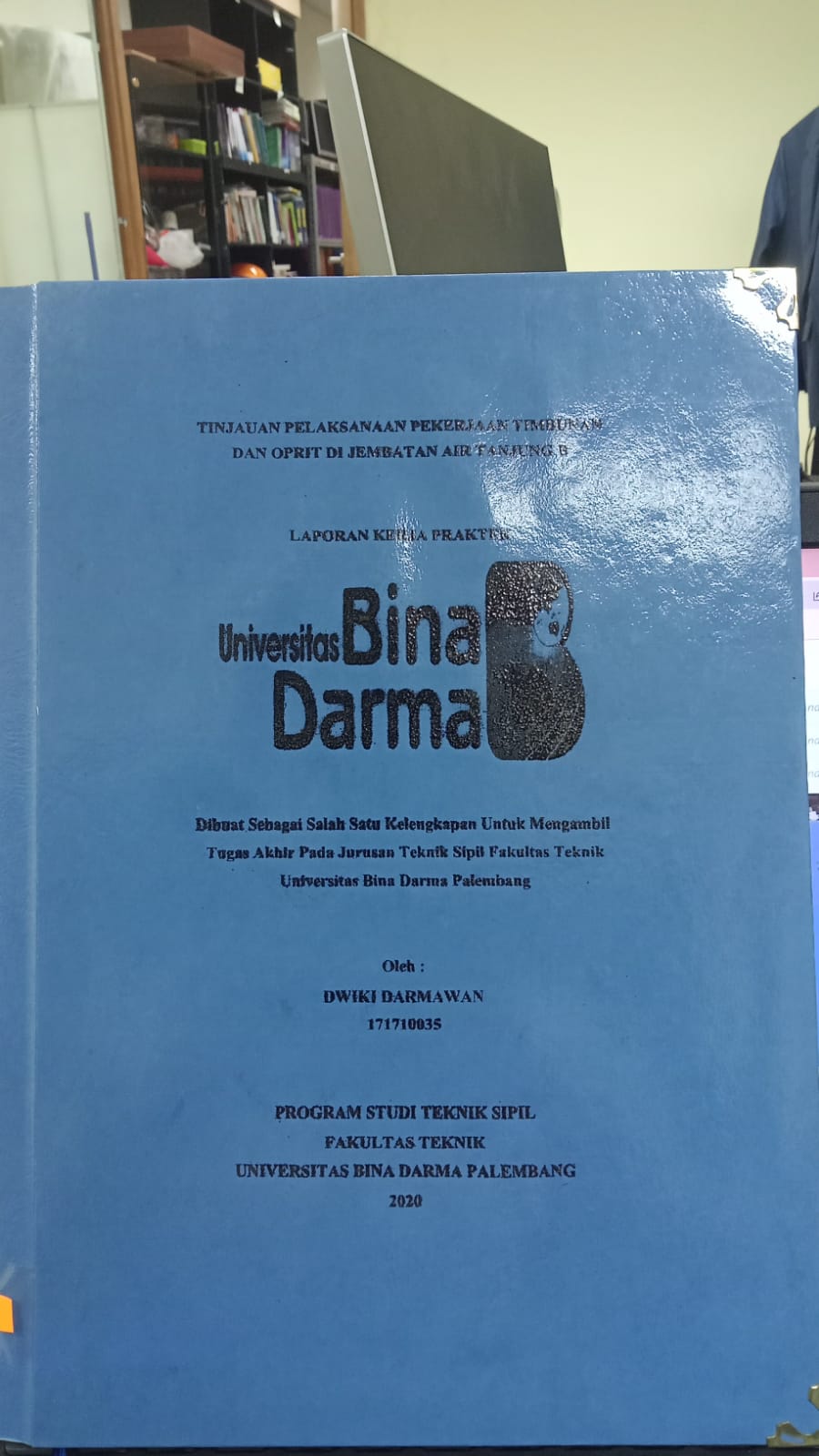 Cover TINJAUAN PELAKSANAAN PEKERJAAN TIMBUNAN DAN OPRIT DI JEMBATAN AIR TANJUNG B / DWIKI DARMAWAN
