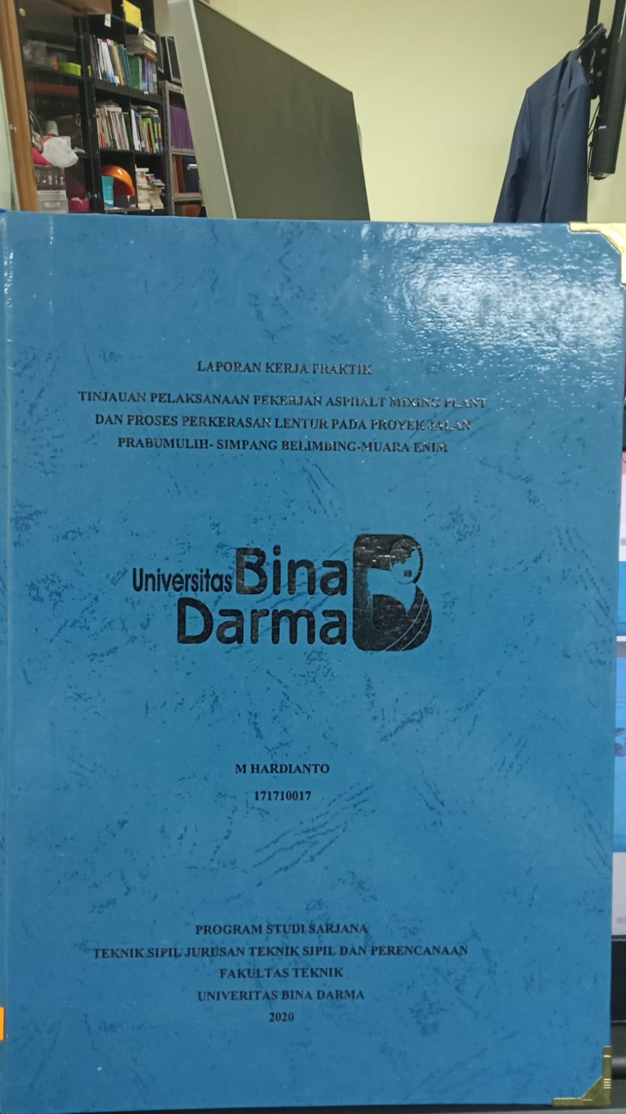 Cover TINJAUAN PELAKSANAAN PEKERJAAN ASPHALT MIXING PLANT DAN PROSES PERKERASAN LENTUR PADA PROYEK JALAN PRABUMULIH SINPANG BELIMBING MUARA ENIM / M HARDIANTO