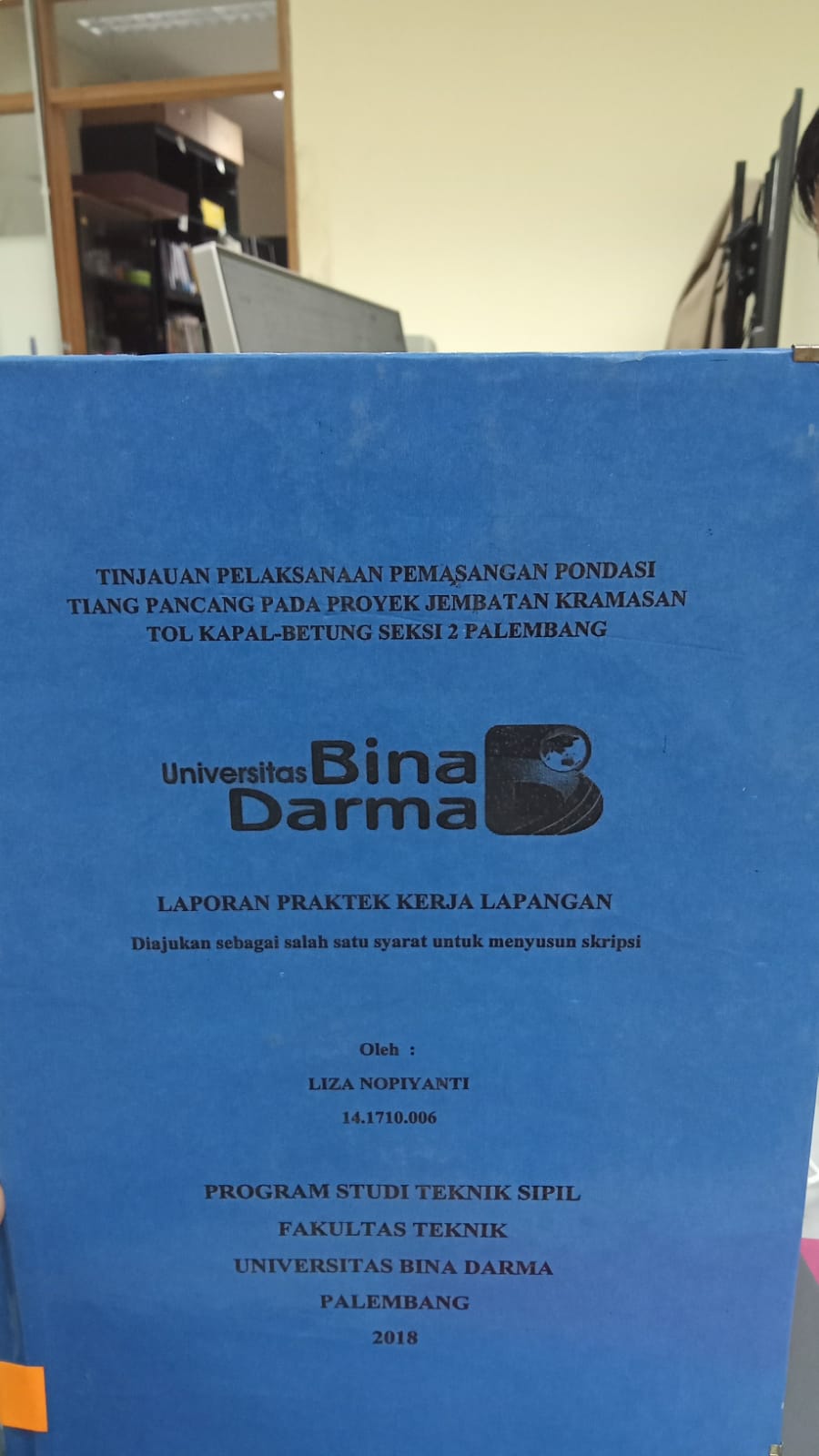 Cover TINJAUAN  PELAKSANAAN PEMASANGAN PONDASI TIANG PANCANG PADA PROYEK JEMBATAN KRAMASAN TOL KAPAL-BETUNG SEKSI 2 PALEMBANG / LIZA NOPIYANTI