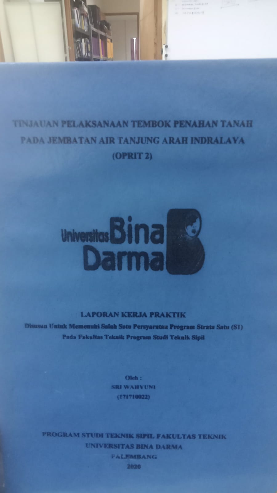 Cover TINJAUAN PELAKSANAAN TEMBOK PENAHAN TANAH PADA JEMBATAN AIR TANJUNG ARAH INDRALAYA  (OPRIT 2) / SRI WAHYUNI