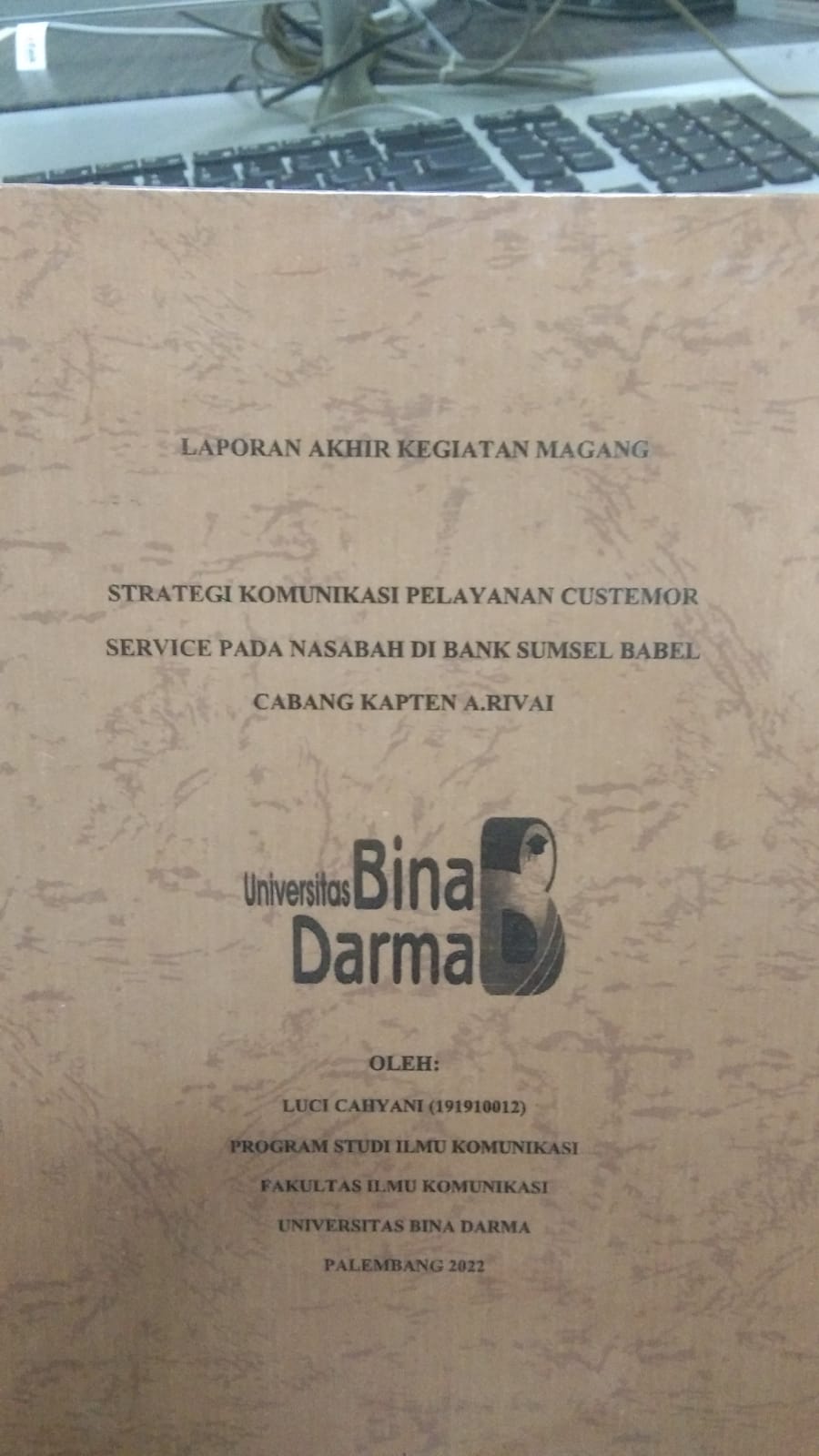Cover STRATEGI KOMUNIKASI PELAYANAN CUSTEMOR SERVICE PADA NASABAH DI BANK SUMSEL BABEL CABANG KAPTEN A.RIVAI / LUCI CAHYANI