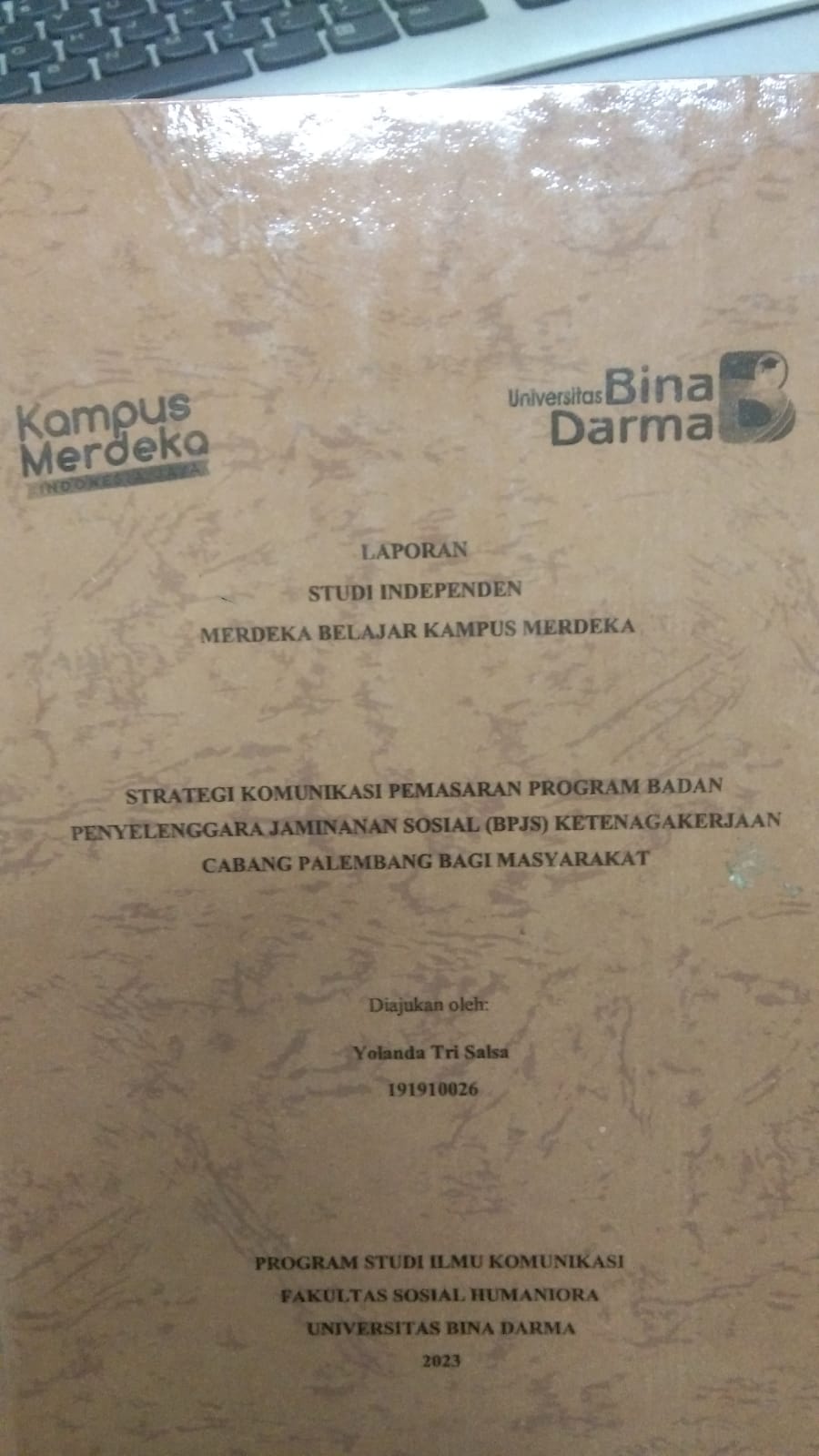 Cover PENGARUH MEDIA SOSIAL TERHADAP PEMASARAN PRODUK UMKM DAPOER FELISHA DENGAN TREN WARNA UNTUK MENCIPTAKAN REPUTASI PERSONAL BRANDIN G PRODUK UMKM / RIZKA NADIYAH RAHMA SAFHIRAH