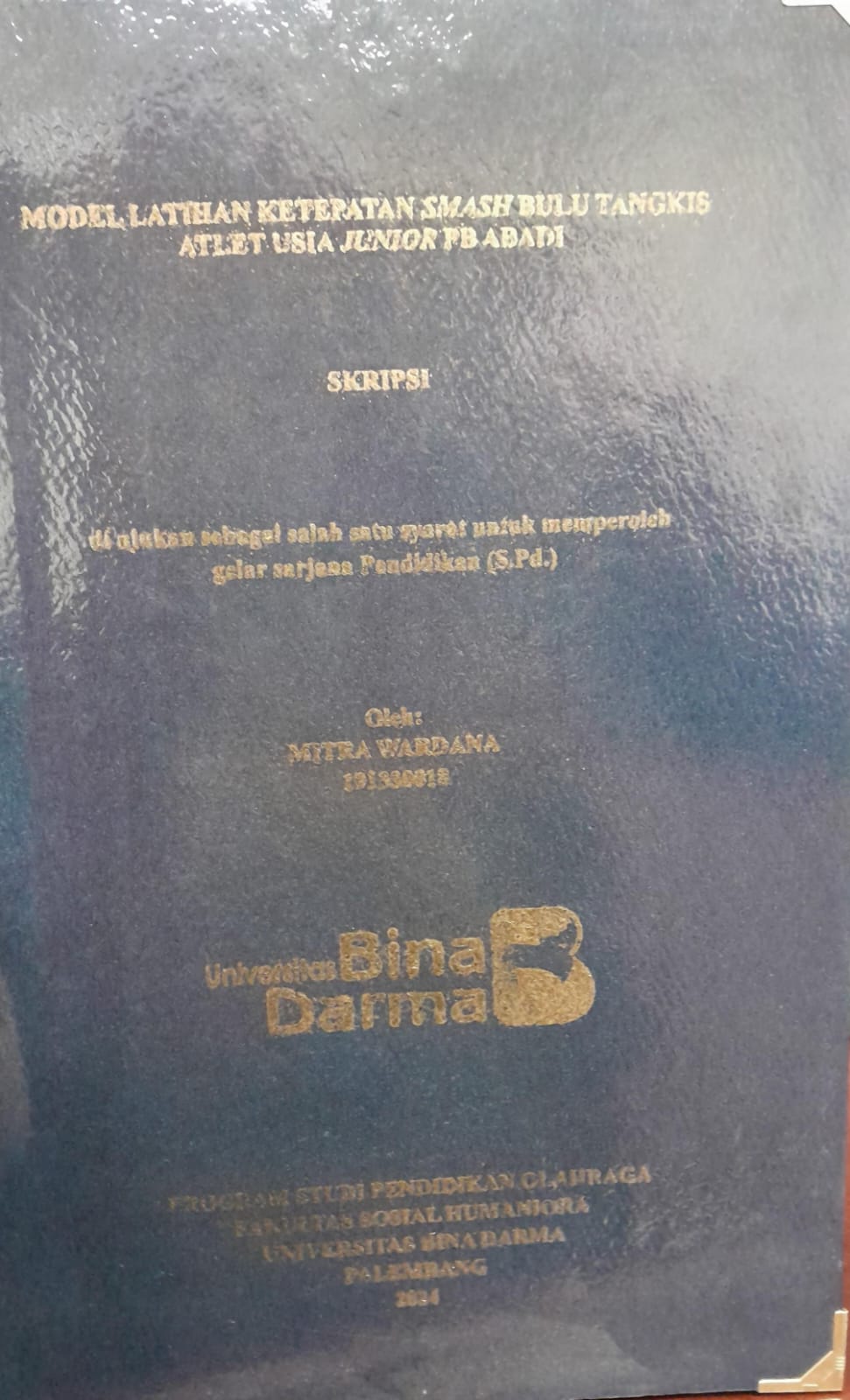 Cover MODEL LATIHAN KETEPANTAN SMASH BULU TANGKIS ATLET USIA JUNIOR PB ABADI / Mitra Wardana 191330018