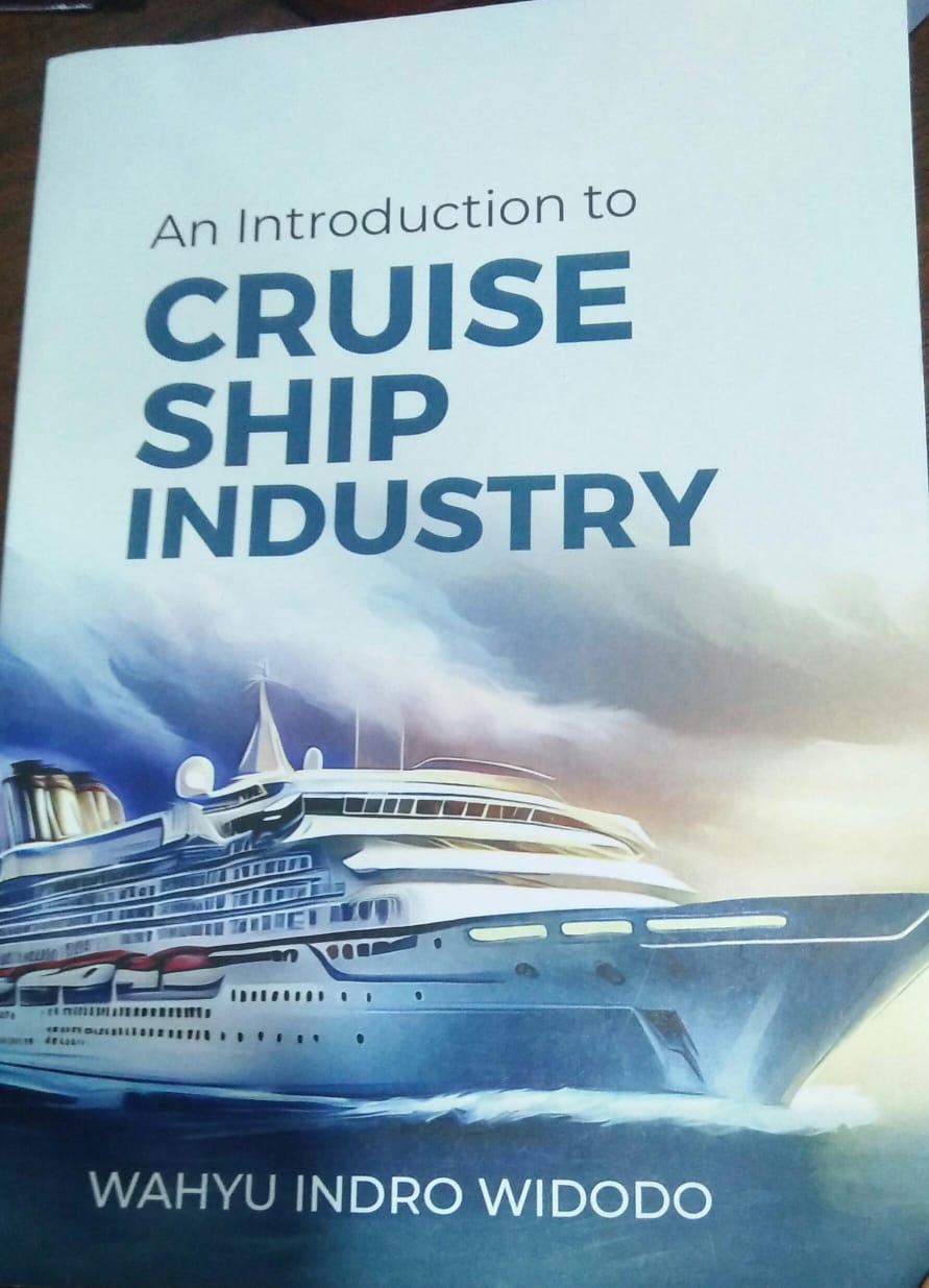 Cover AN INTRODUCTION TO CRUISE SHIP INDUSTRY / Wahyu Indro Widodo