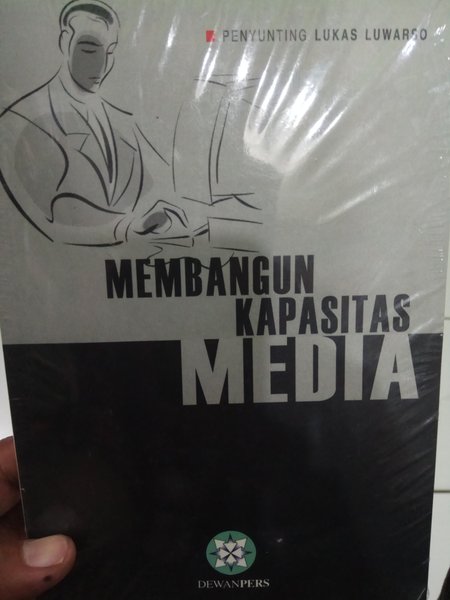 Cover MEMBANGUN KAPASITAS MEDIA / Penyunting, Lukas Luwarso